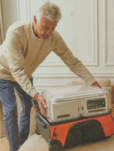 Draagbare kunstnier op reiskoffer